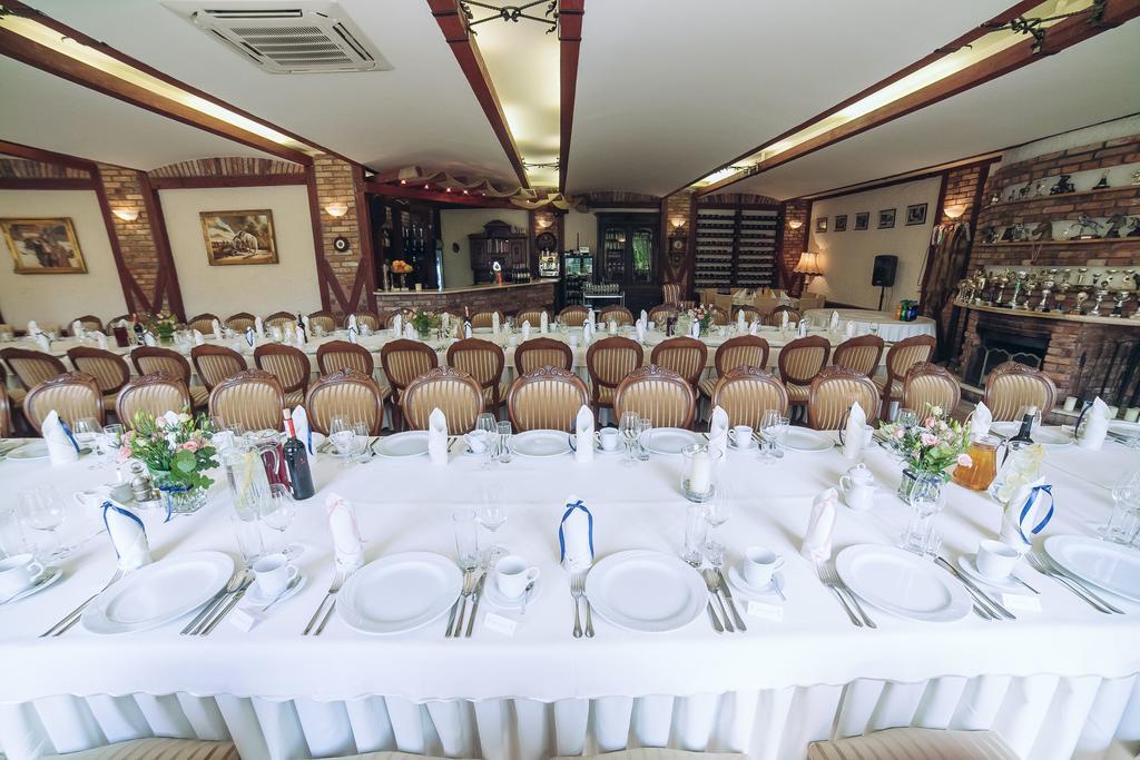 Hubertus Aparthotel & Restaurant & Horse Club สตาโรการ์ด กดังสกี ภายนอก รูปภาพ