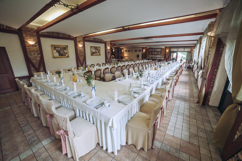 Hubertus Aparthotel & Restaurant & Horse Club สตาโรการ์ด กดังสกี ภายนอก รูปภาพ
