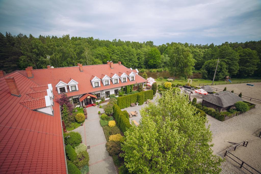 Hubertus Aparthotel & Restaurant & Horse Club สตาโรการ์ด กดังสกี ภายนอก รูปภาพ