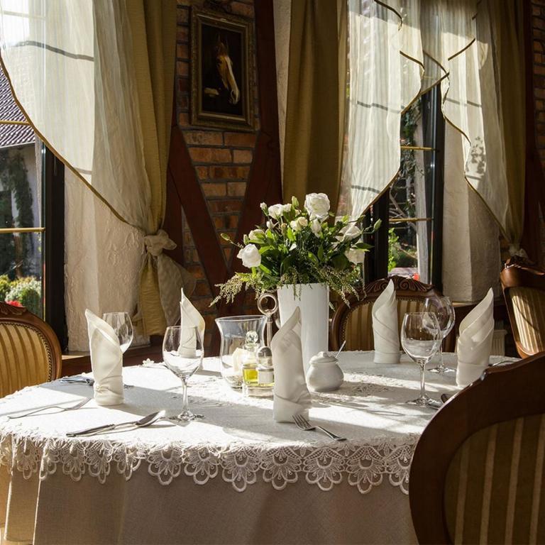 Hubertus Aparthotel & Restaurant & Horse Club สตาโรการ์ด กดังสกี ภายนอก รูปภาพ