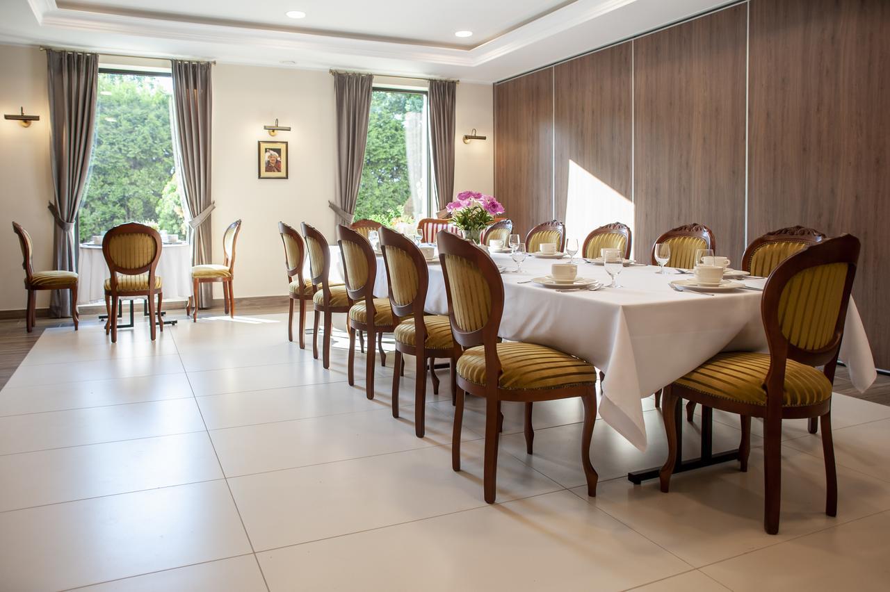 Hubertus Aparthotel & Restaurant & Horse Club สตาโรการ์ด กดังสกี ภายนอก รูปภาพ
