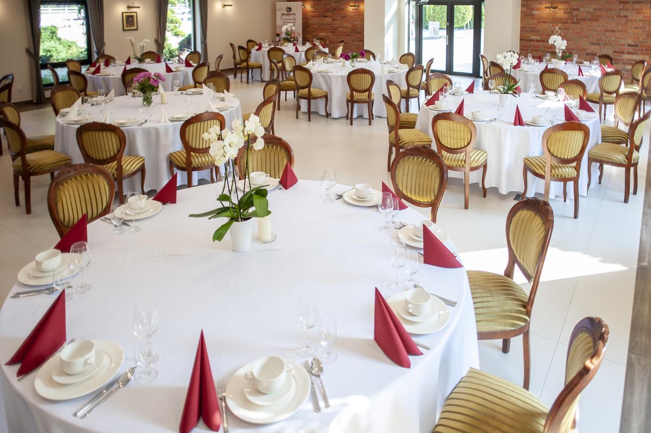 Hubertus Aparthotel & Restaurant & Horse Club สตาโรการ์ด กดังสกี ภายนอก รูปภาพ