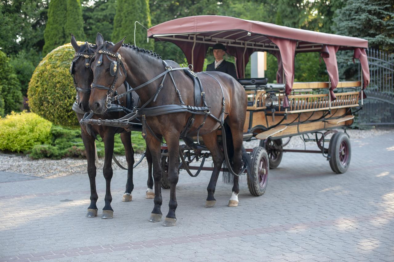 Hubertus Aparthotel & Restaurant & Horse Club สตาโรการ์ด กดังสกี ภายนอก รูปภาพ