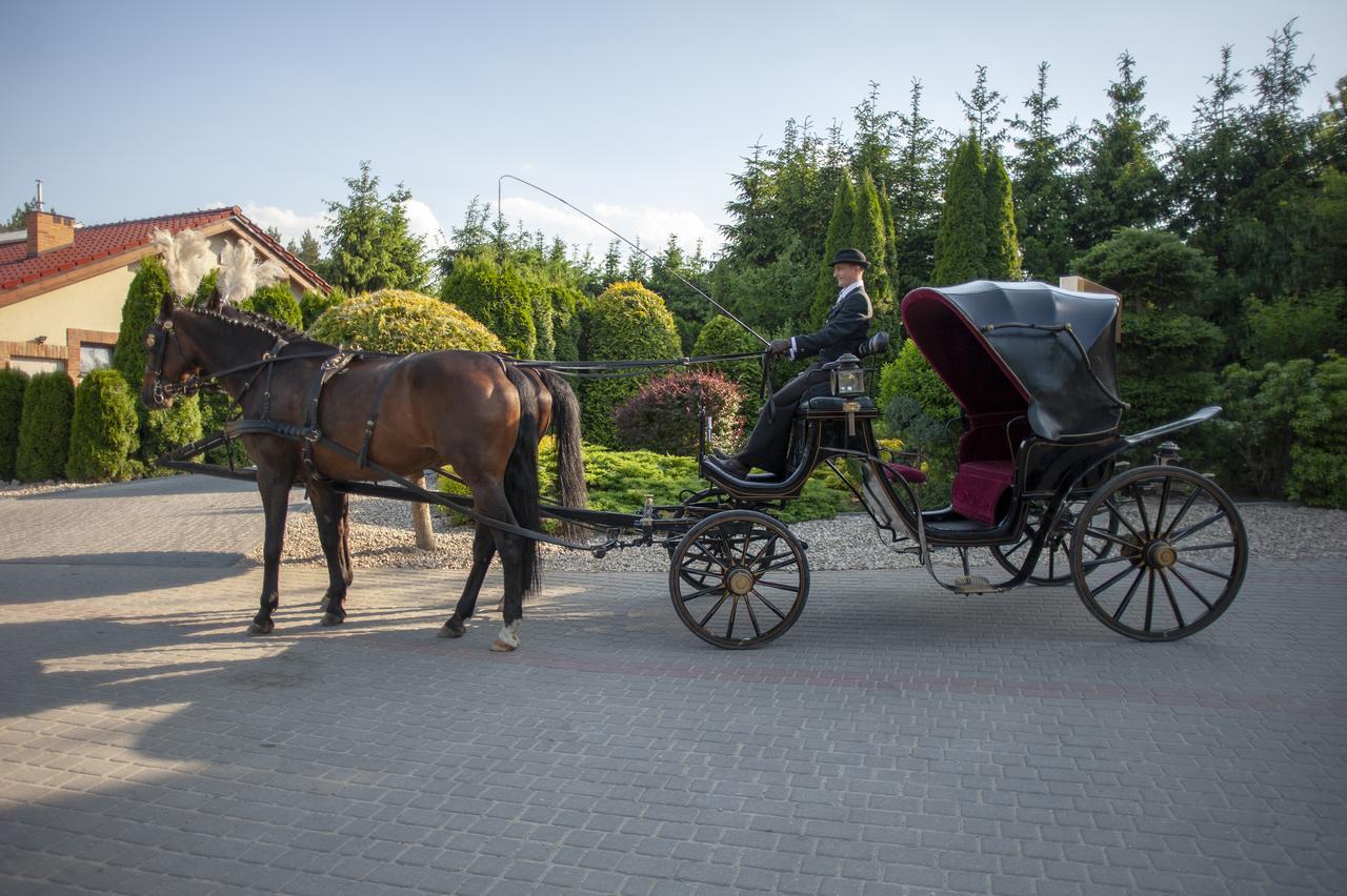 Hubertus Aparthotel & Restaurant & Horse Club สตาโรการ์ด กดังสกี ภายนอก รูปภาพ