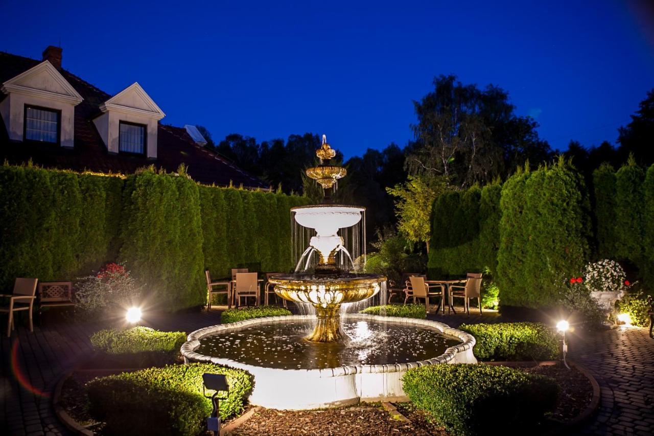 Hubertus Aparthotel & Restaurant & Horse Club สตาโรการ์ด กดังสกี ภายนอก รูปภาพ